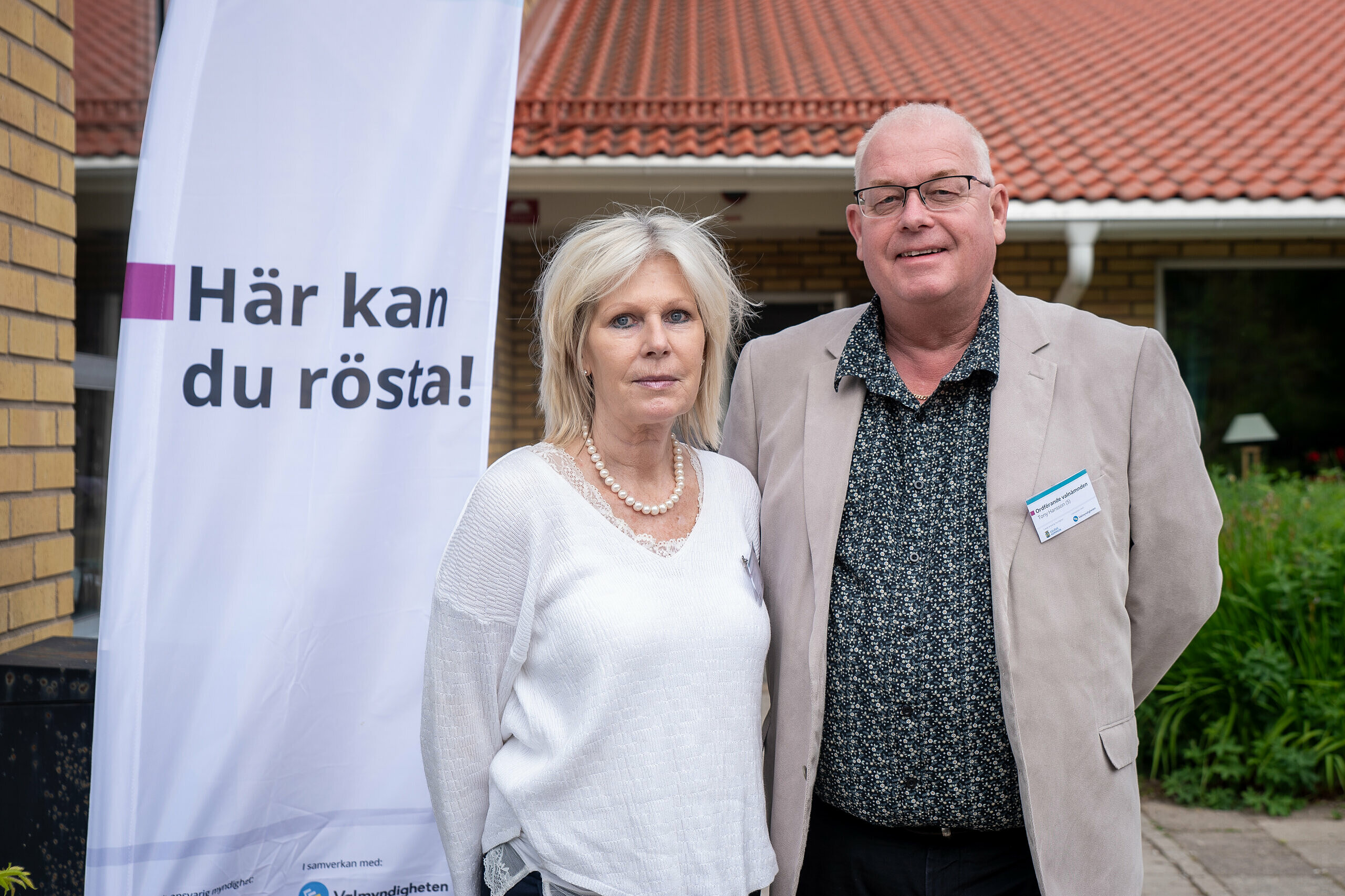 Kommundirektör Eva Hallberg och valnämndens ordförande Tony Hansson besöker alla vallokaler på valdagen.