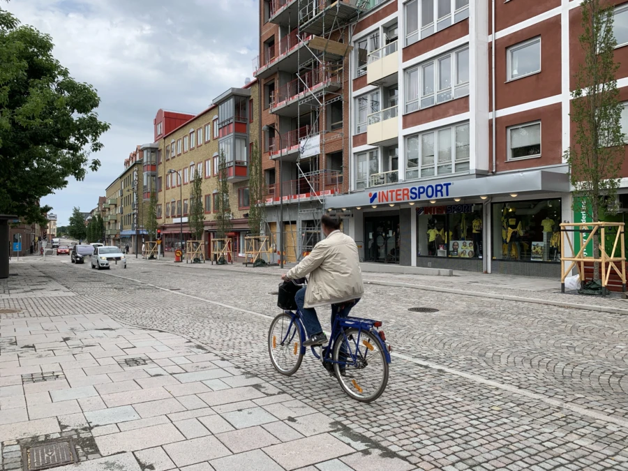 Den 18 juni släpptes trafiken på runt Stora torg.