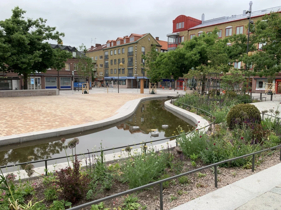 Det porlande vattnet strömmar snart på Stora torg.